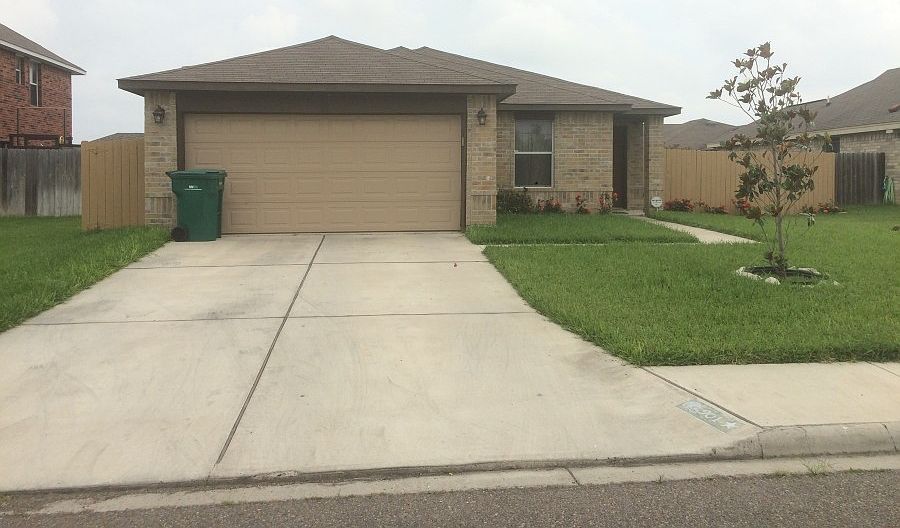 1st image of 901 E Arapaho Ave