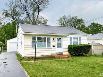 11042 Saint Pius Ln, Saint Ann, MO, 63074