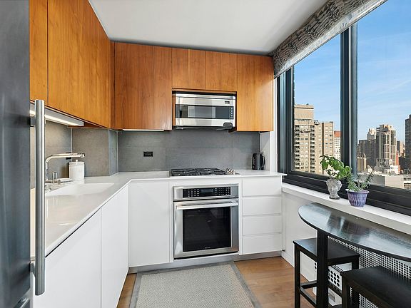 3rd image of 515 E 72nd St APT 27C