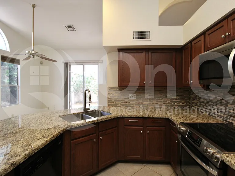 315 W Marconi Ave — Photo 6