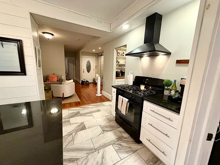 244 W 3rd St #2 — Photo 3