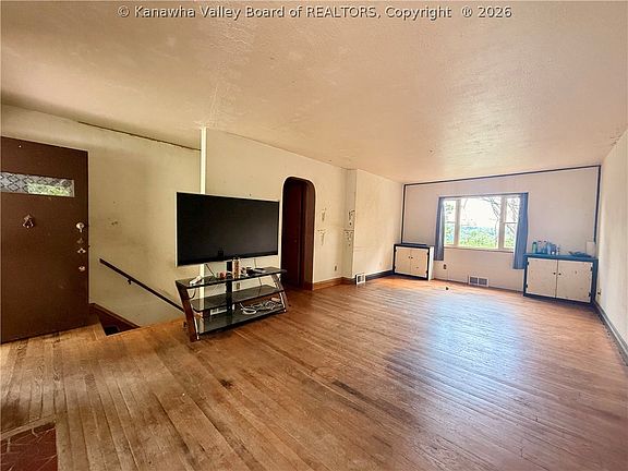 3rd image of 1514 Woodbine Ave