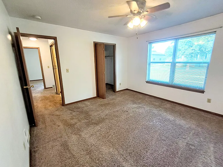 950 N Larson St — Photo 11