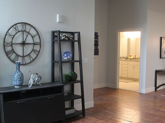 4th image of 310 Broad St APT 202