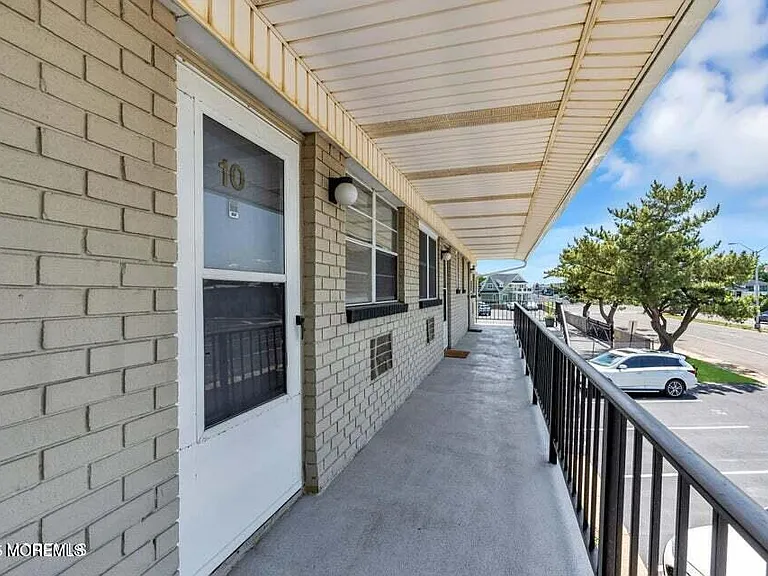 455 Ocean Blvd #10 — Photo 2