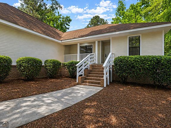 3rd image of 104 Lori Ct