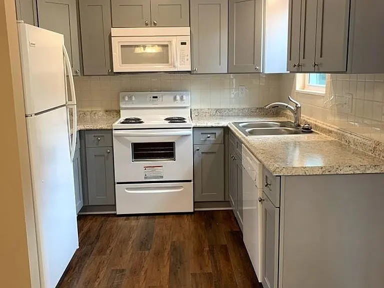 Devling Place Apartments — Photo 18