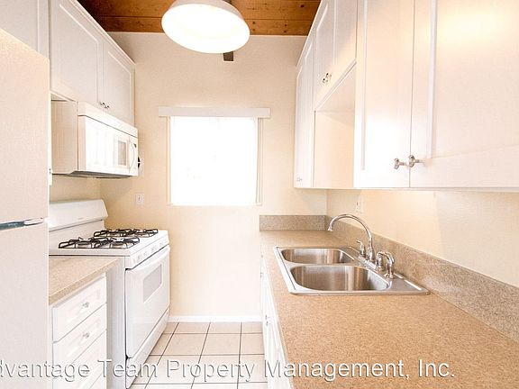 5th image of 765 Agate St APT 8