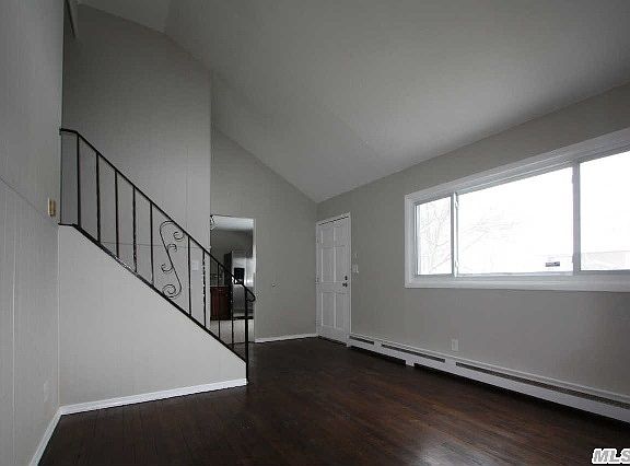 3rd image of 183 Grove St