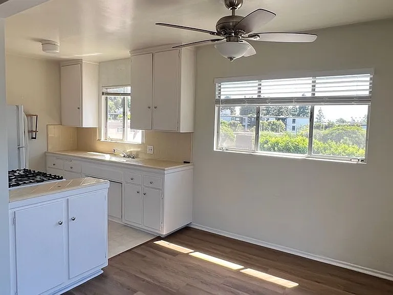 7832 W Manchester Ave — Photo 5