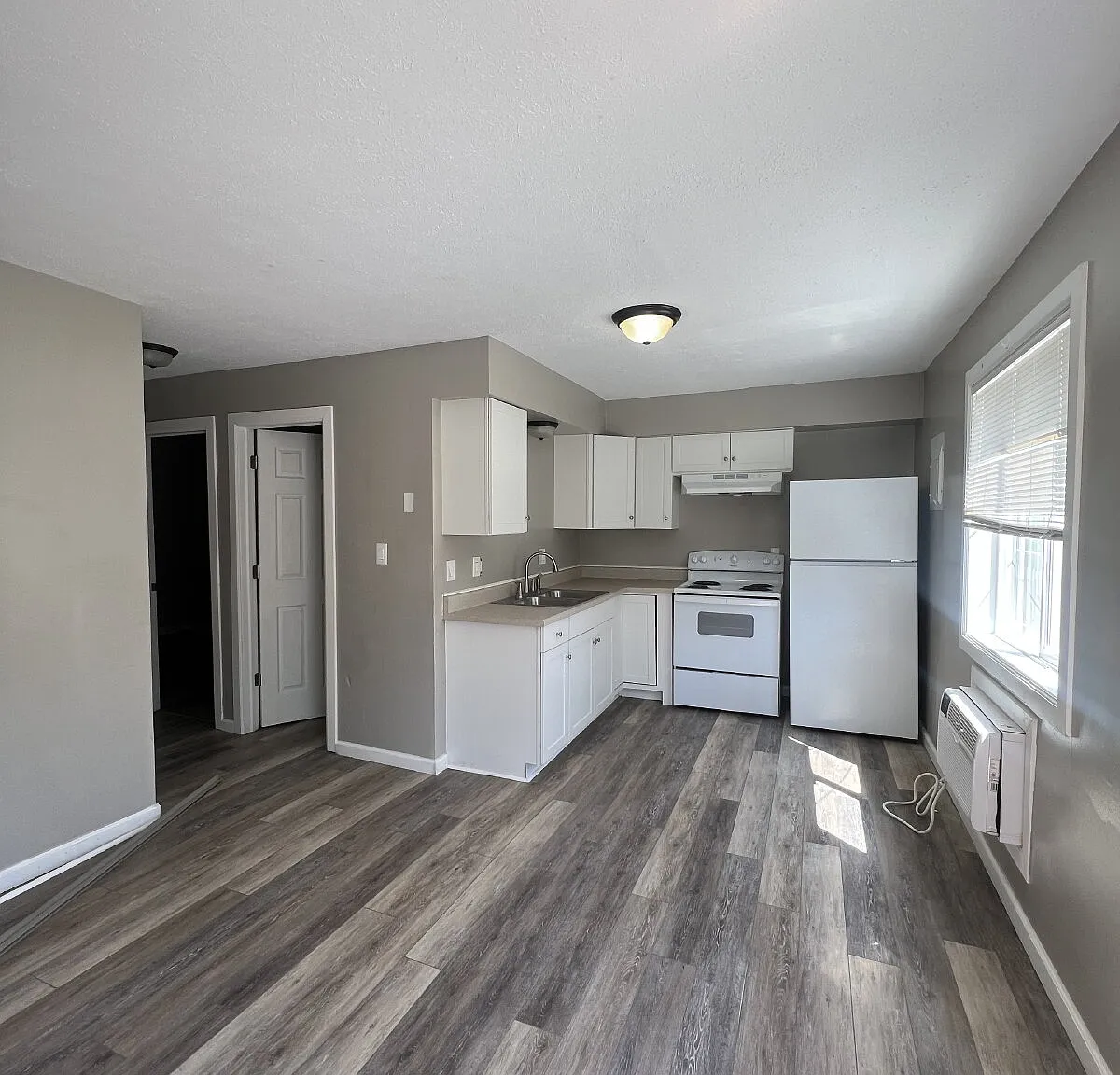 2 bed, 1.0 bath, $895 — Photo 1