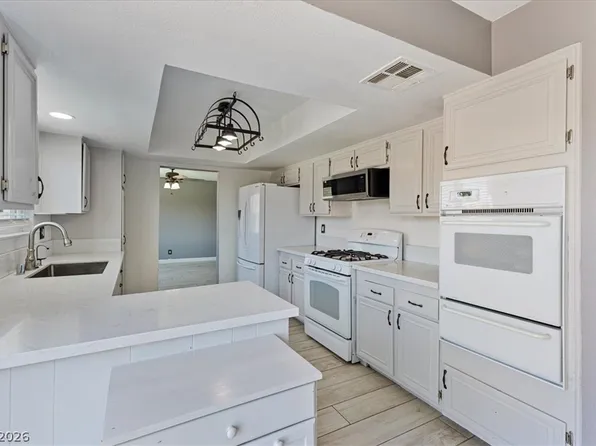 580 Chelsea Dr, Henderson, NV 89014