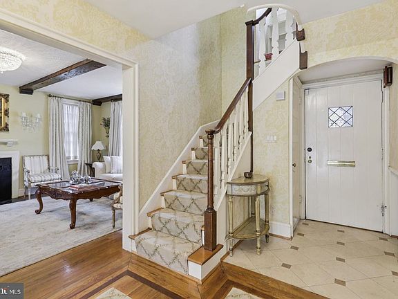 3rd image of 4968 Quebec St NW