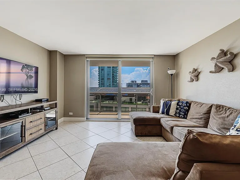 6039 Collins Ave #936 — Photo 1