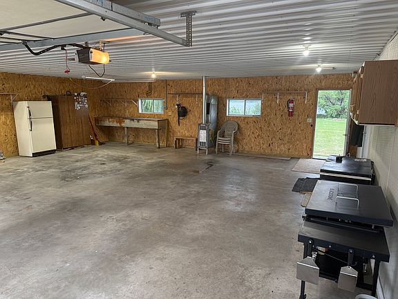 4th image of 46891 Chambers Rd