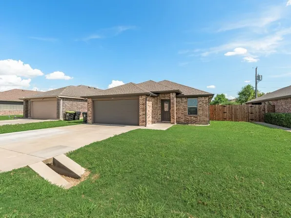 421 W Holford St, Pilot Point, TX 76258