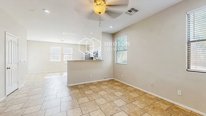1407 N 79th Ln — Photo 5
