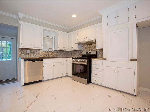 5th image of 907 E Taylor Ave