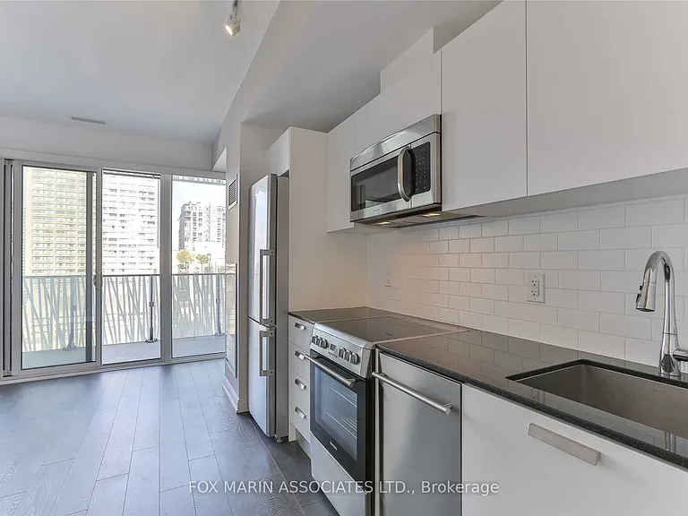 42 Charles St E #2108 — Photo 9