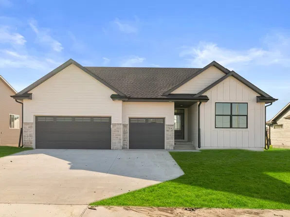 714 NE Crossing Oaks Dr, Ankeny, IA 50021