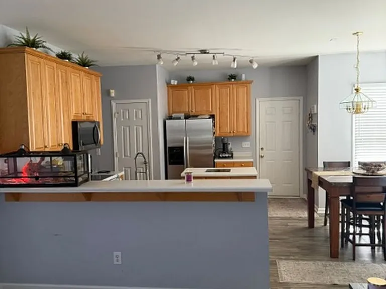 10402 Friarsgate Rd — Photo 5