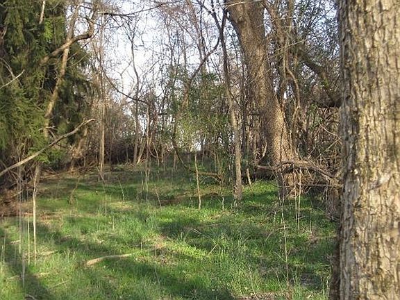 3rd image of 706 Robbins Station Rd
