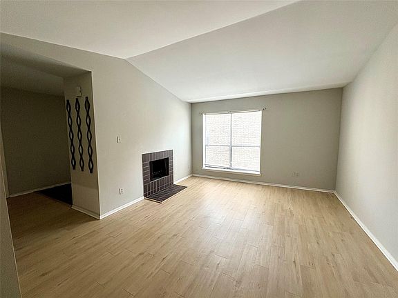 4th image of 2025 Augusta Dr APT 214
