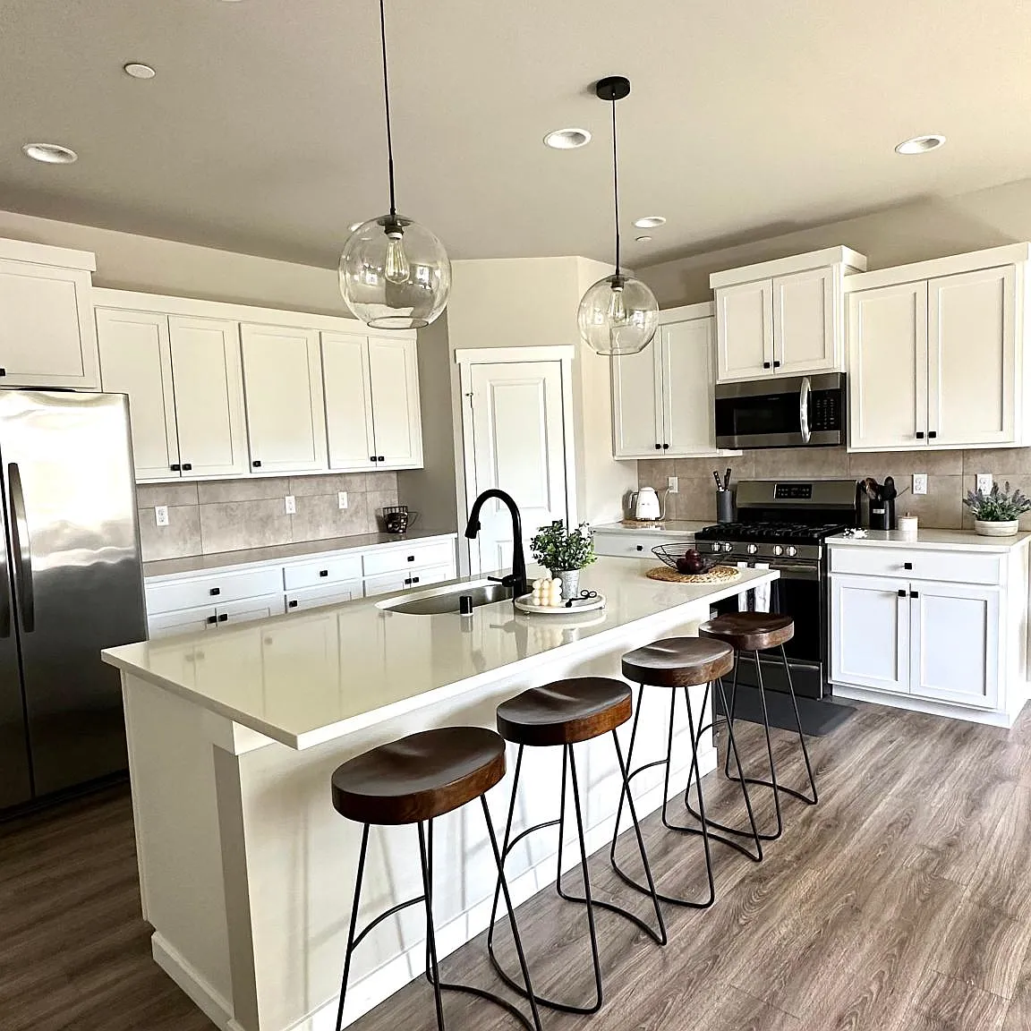 3 bed, 2.5 bath, 2289 sqft, $3,300 — Photo 4
