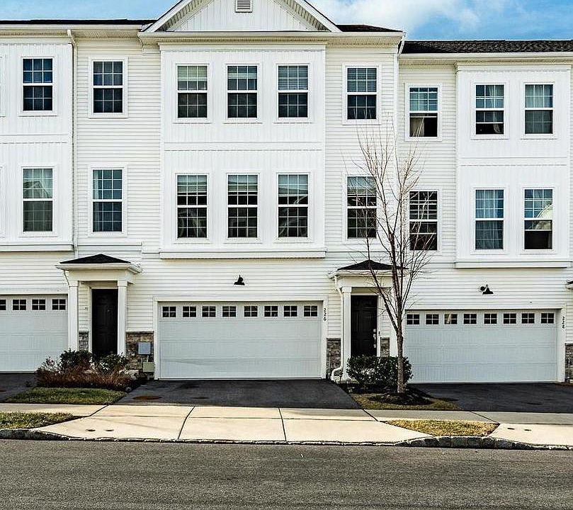 1st image of 226 Red Leaf Ln