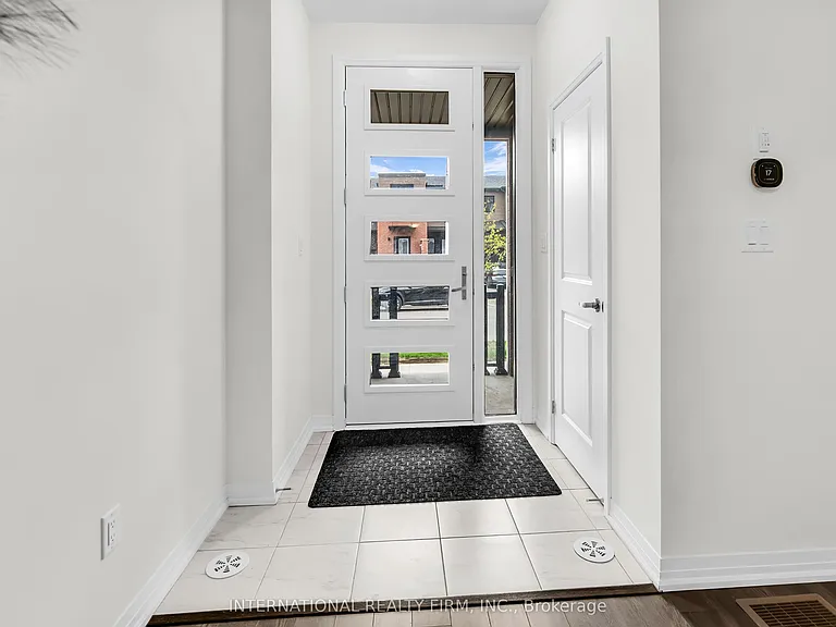 148 Turnberry Ln — Photo 2