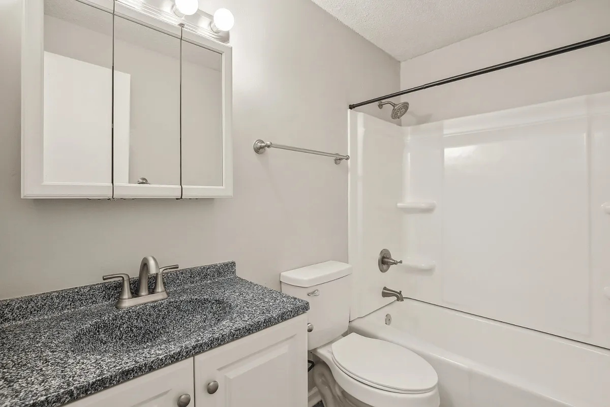 8515 Parallel Pkwy - Unit 8 — Photo 2