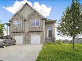 7539 Anderson St, Shawnee, KS 66227