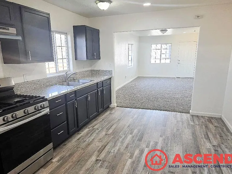 529 Main St — Photo 4