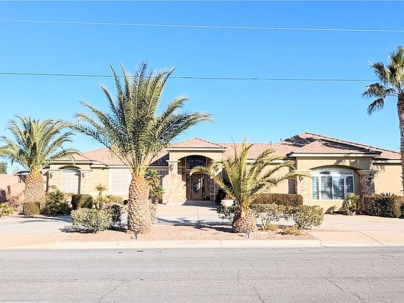 3rd image of 200 W Desert Rose Dr