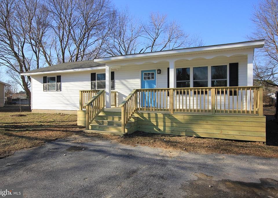 1st image of 21077 Mayhew Dr