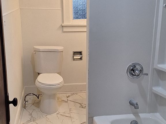 2nd image of 1119 Lafayette St #1