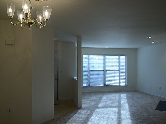 3rd image of 4123 Hunters Hill Cir