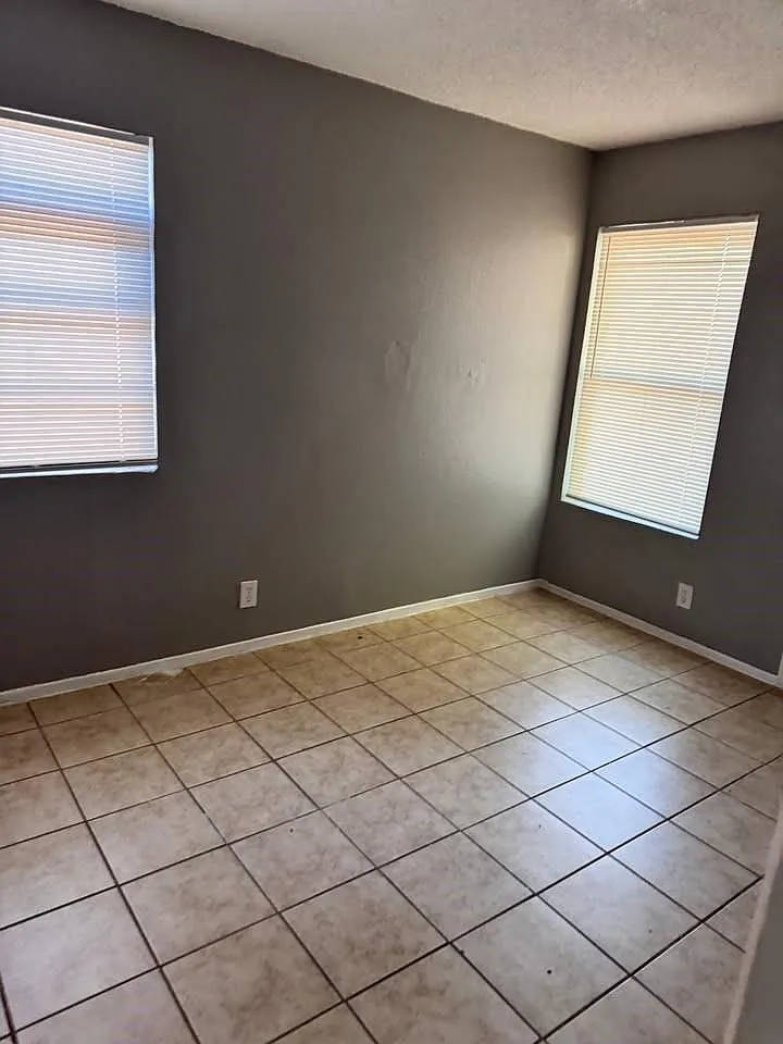 3 bed, 2.0 bath, 987 sqft, $1,425 — Photo 4