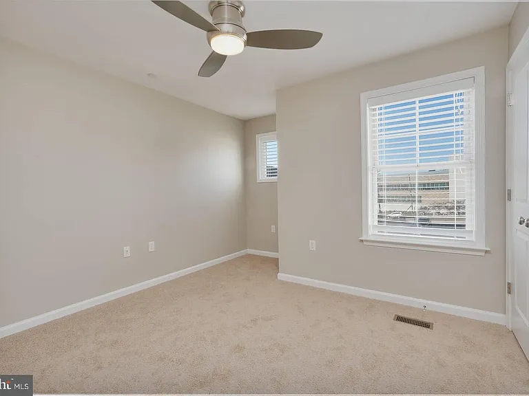 412 Woodcrest Dr SE #412B — Photo 35