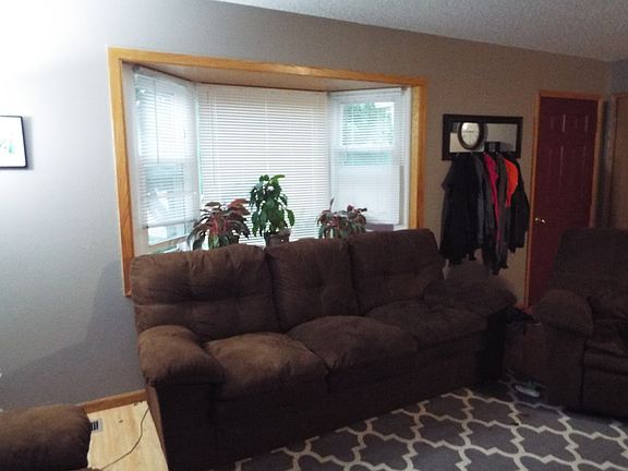 2nd image of 1010 Applewood Dr