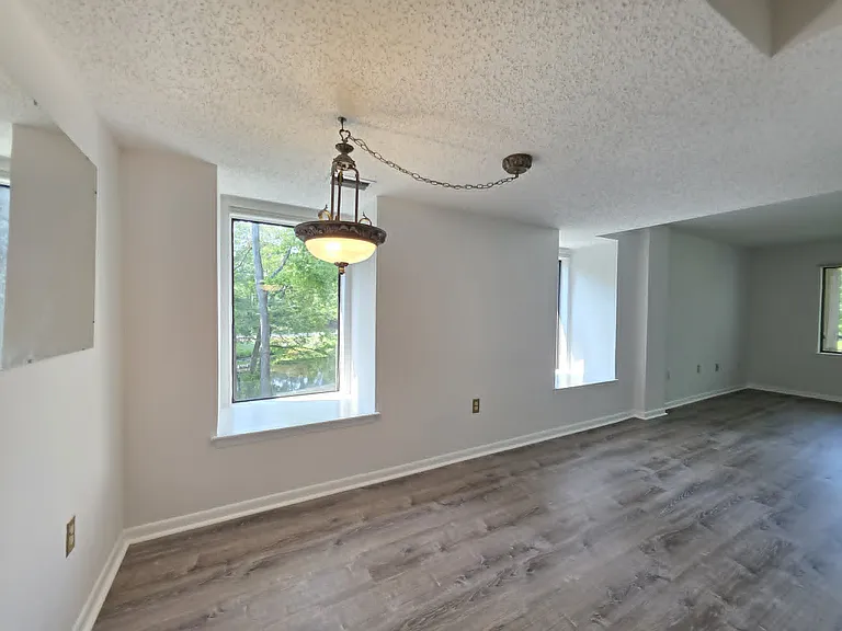 231 Canal Park Dr — Photo 13
