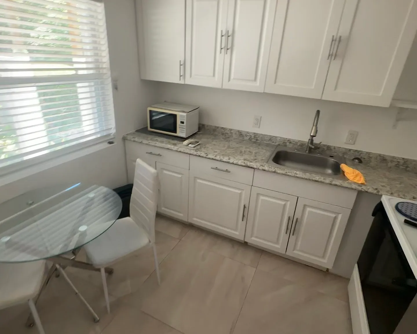 1 bed, 650 sqft, $1,800 — Photo 4