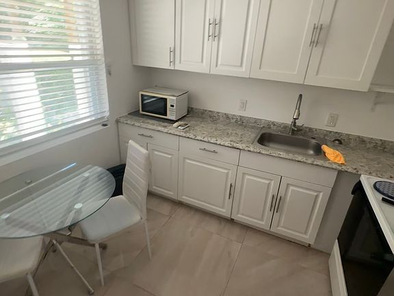 4th image of 2335 NE 191st St #B