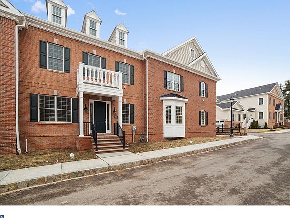 2nd image of 76 Creekview Ln