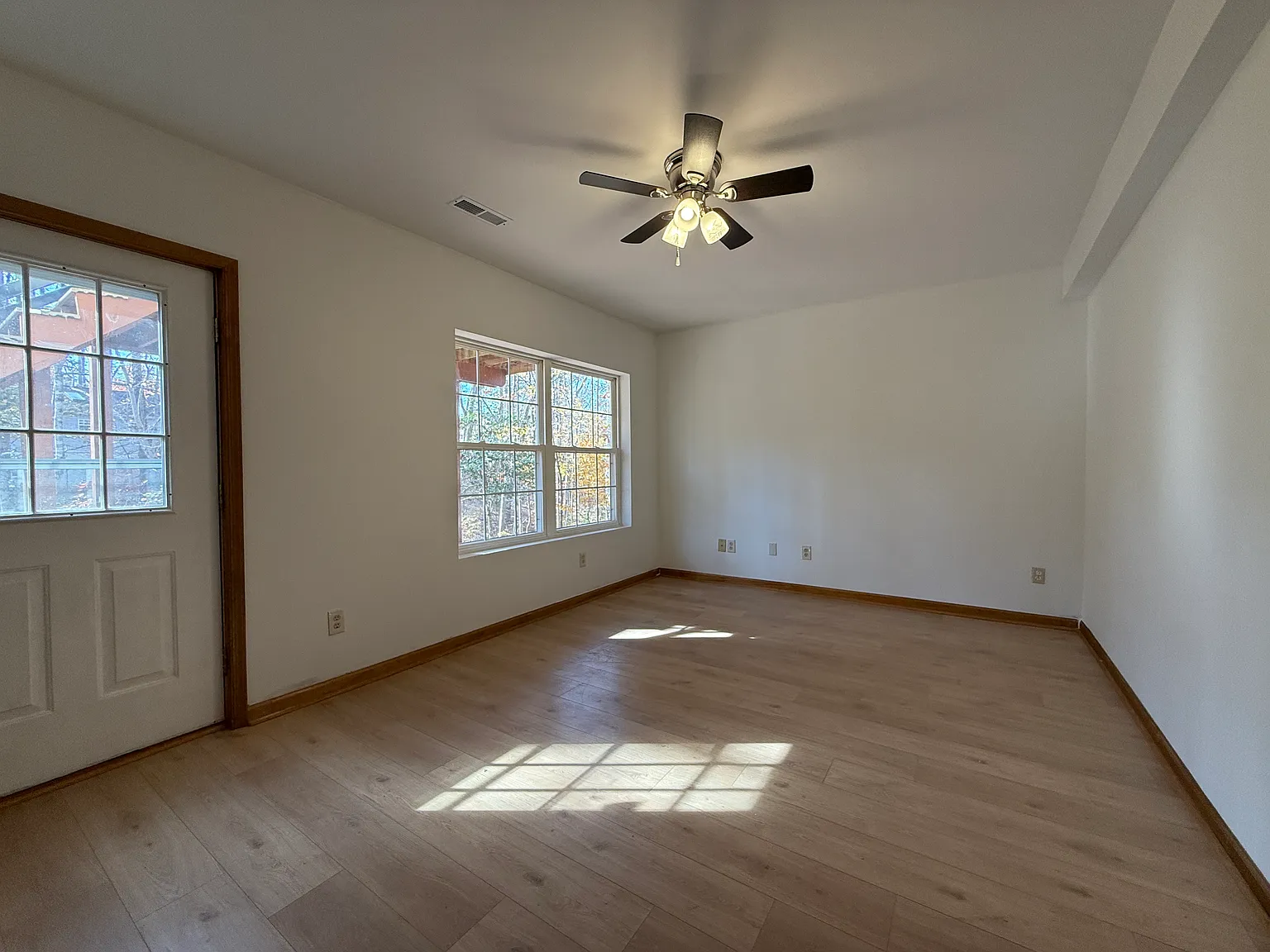 3 bed, 1660 sqft, $2,400 — Photo 2