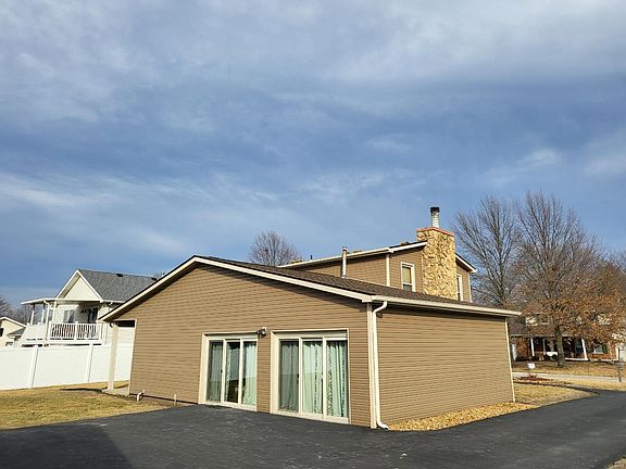 3rd image of 6 Mimosa Dr