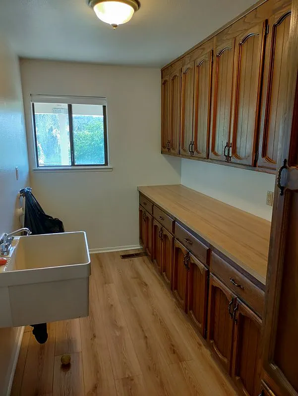 3 bed, 3.0 bath, 1998 sqft, $2,500 — Photo 2