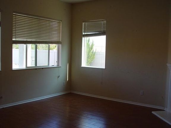 4th image of 11085 Dandelion Ln