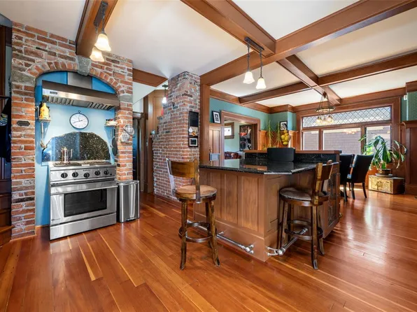 1271 McKenzie St, Victoria, BC V8V 2W6