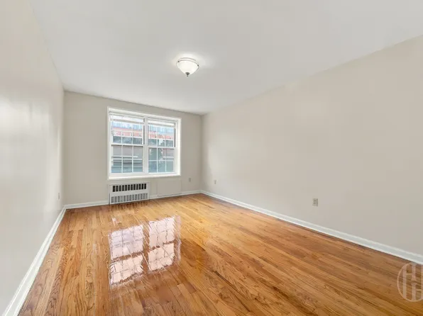 8825 153rd St, Jamaica, NY